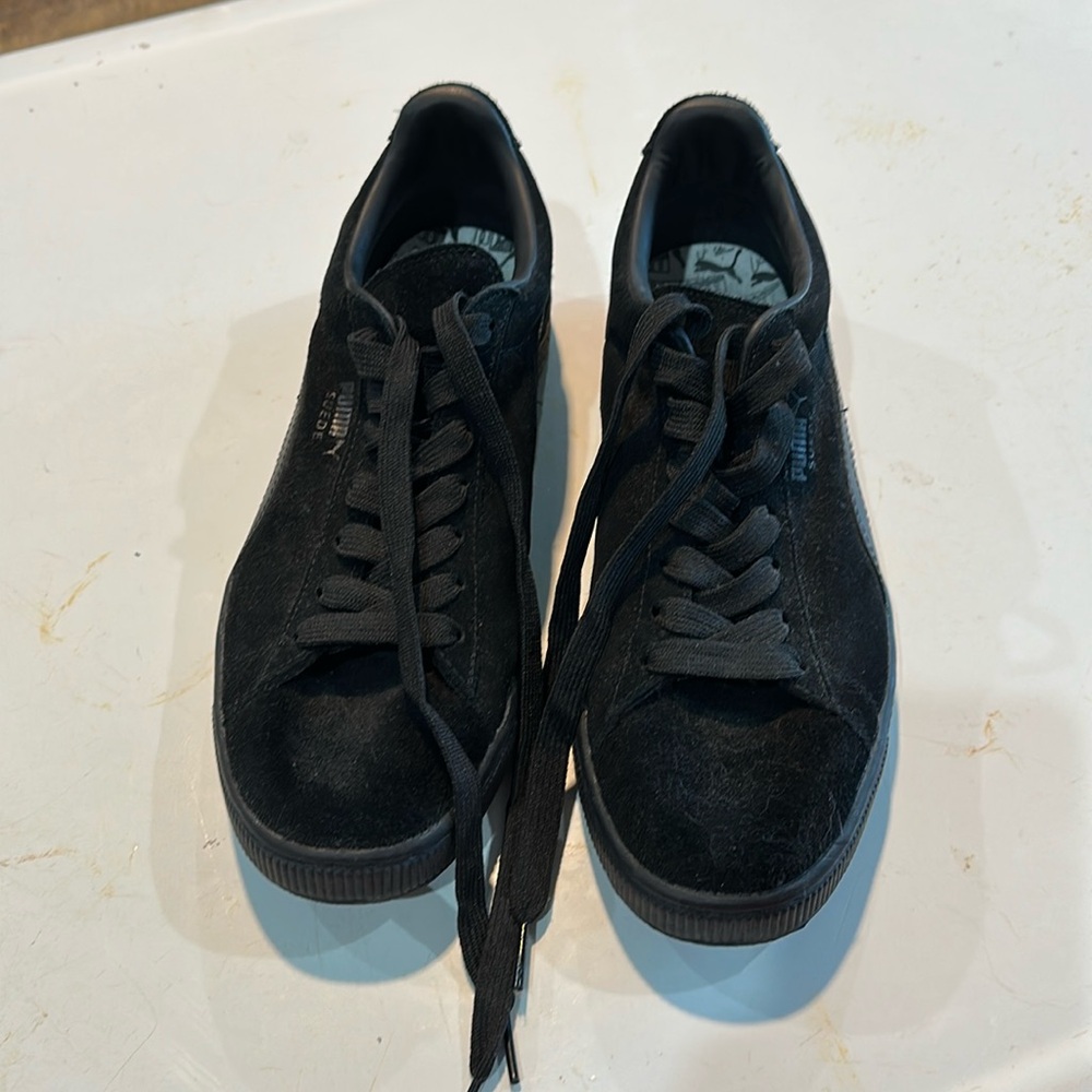 Puma suede Classic Black.